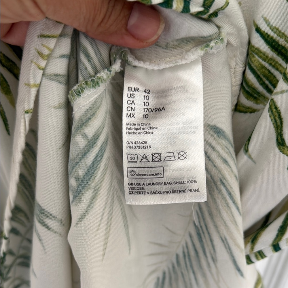 H&M Dress Tropical Leaf Print Button-Down Size 10 - Picture 9 of 11